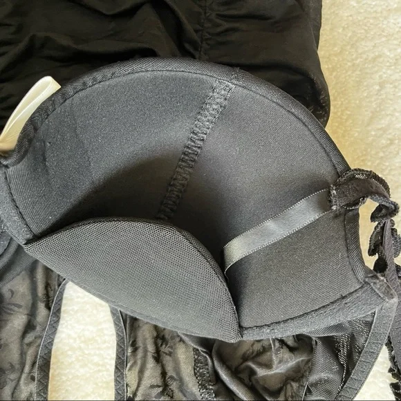 VICTORIA’S SECRET Black Sexy Little Things 36B Ruffles Lingerie w/ Garter - Picture 5 of 8